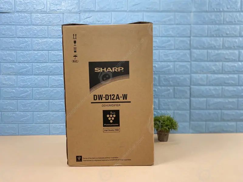 Máy hút ẩm Sharp DW-D12A-W