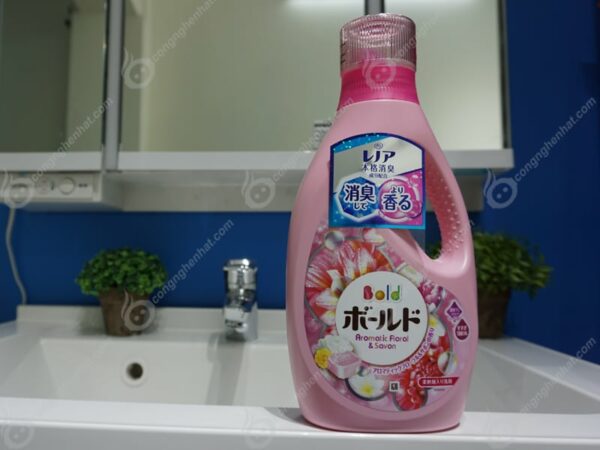 Nước giặt xả Bold P&G 850g