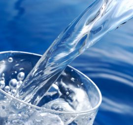Sử dụng nước ion kiềm mang lại lợi ích gì cho cơ thể?