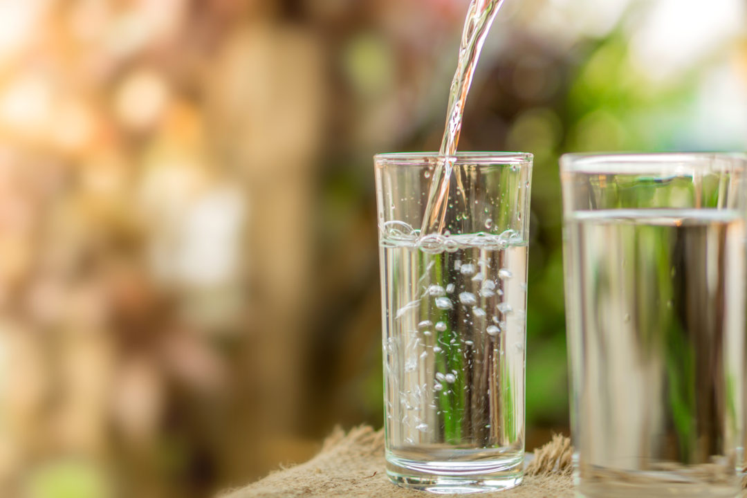 Sử dụng nước ion kiềm mang lại lợi ích gì cho cơ thể?