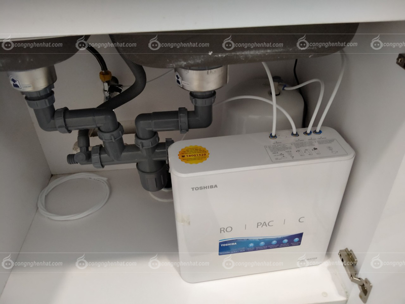 Có gì trong máy lọc nước siêu nhỏ gọn của Toshiba Nhật Bản?