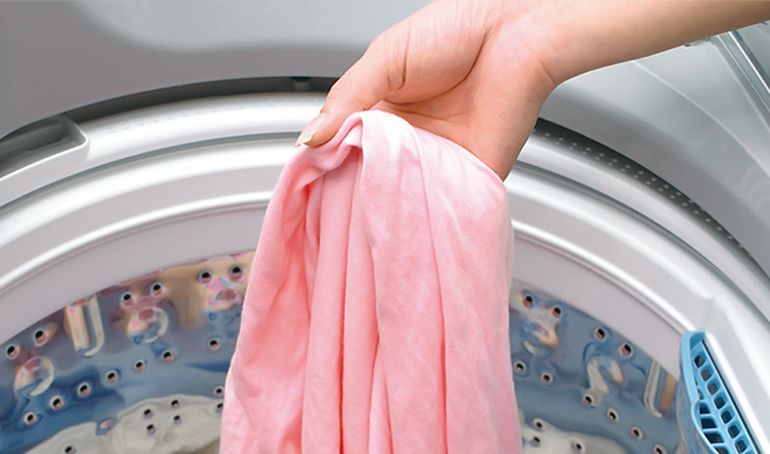 Mùa mưa lạnh giặt quần áo với nước nóng có tác dụng gì?