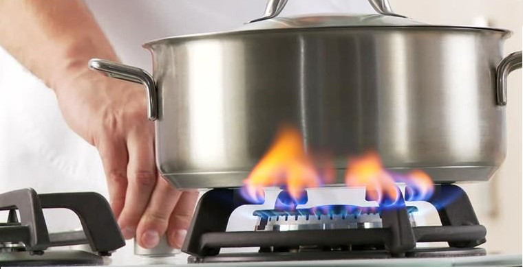 Trải nghiệm nấu ăn bếp từ hay bếp gas tốt hơn?