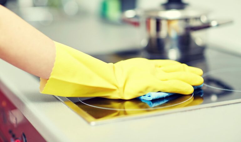 Tại sao bếp từ nên được lau chùi mỗi ngày?