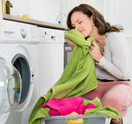 Hướng dẫn giặt quần áo thơm lâu bằng máy giặt