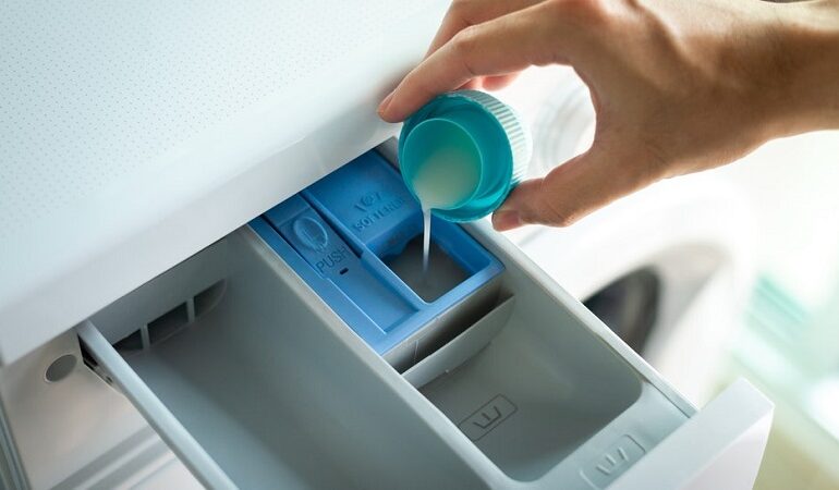 Dùng máy giặt có nên sử dụng nước xả vải?