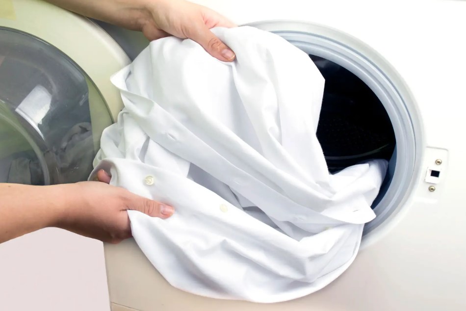 Quần áo giặt máy thế nào để không bị cũ vải, mất màu vải?