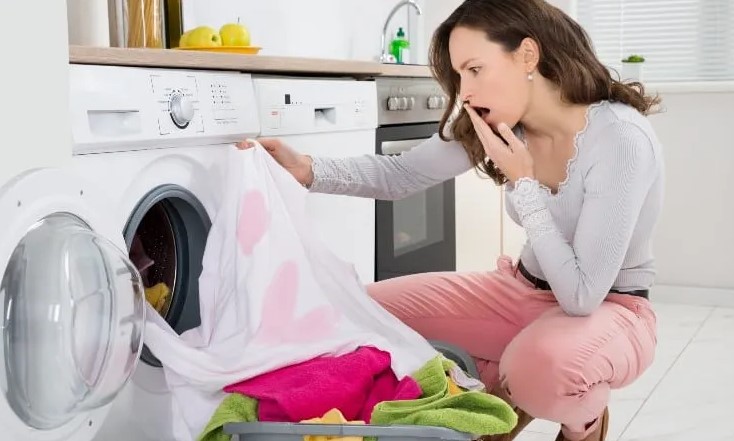 Quần áo bị lem màu khi giặt máy xử lý như thế nào?