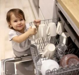 Máy rửa bát có rửa được bình sữa em bé không?