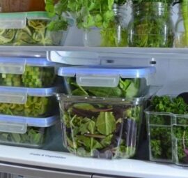 Bảo quản rau trong tủ lạnh: đựng hộp hay đựng túi nilon?