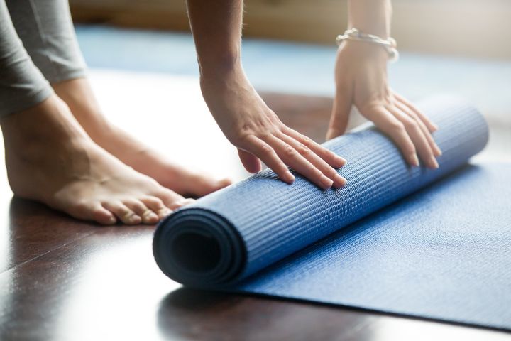 Giặt thảm yoga bằng máy giặt có được không? Lưu ý gì khi giặt