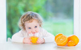Trẻ em được uống tối đa bao nhiêu nước ép chậm mỗi ngày?