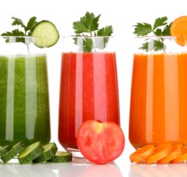 Uống nước ép chậm thải độc có bị lên mụn không?