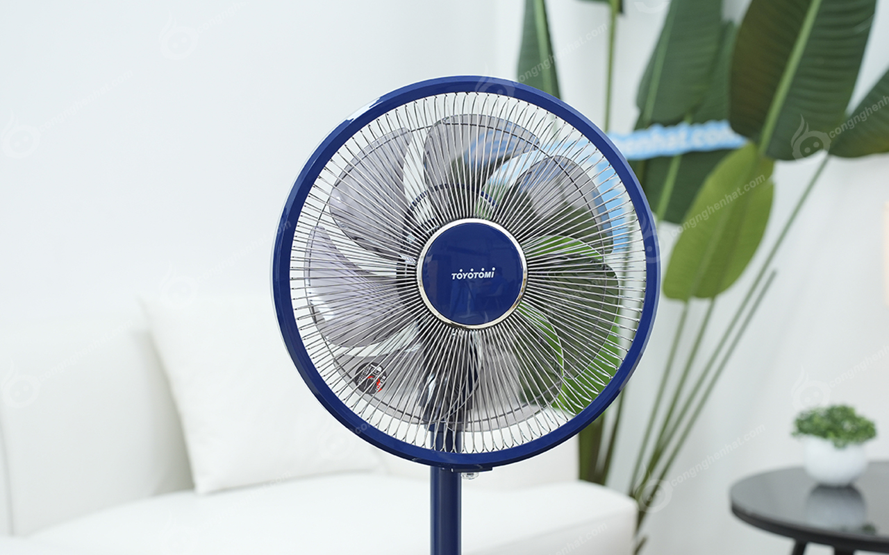 Quạt điện Toyotomi FS-DH30P 7 cánh 32 tốc độ gió Quạt điện Toyotomi FS-DH30P