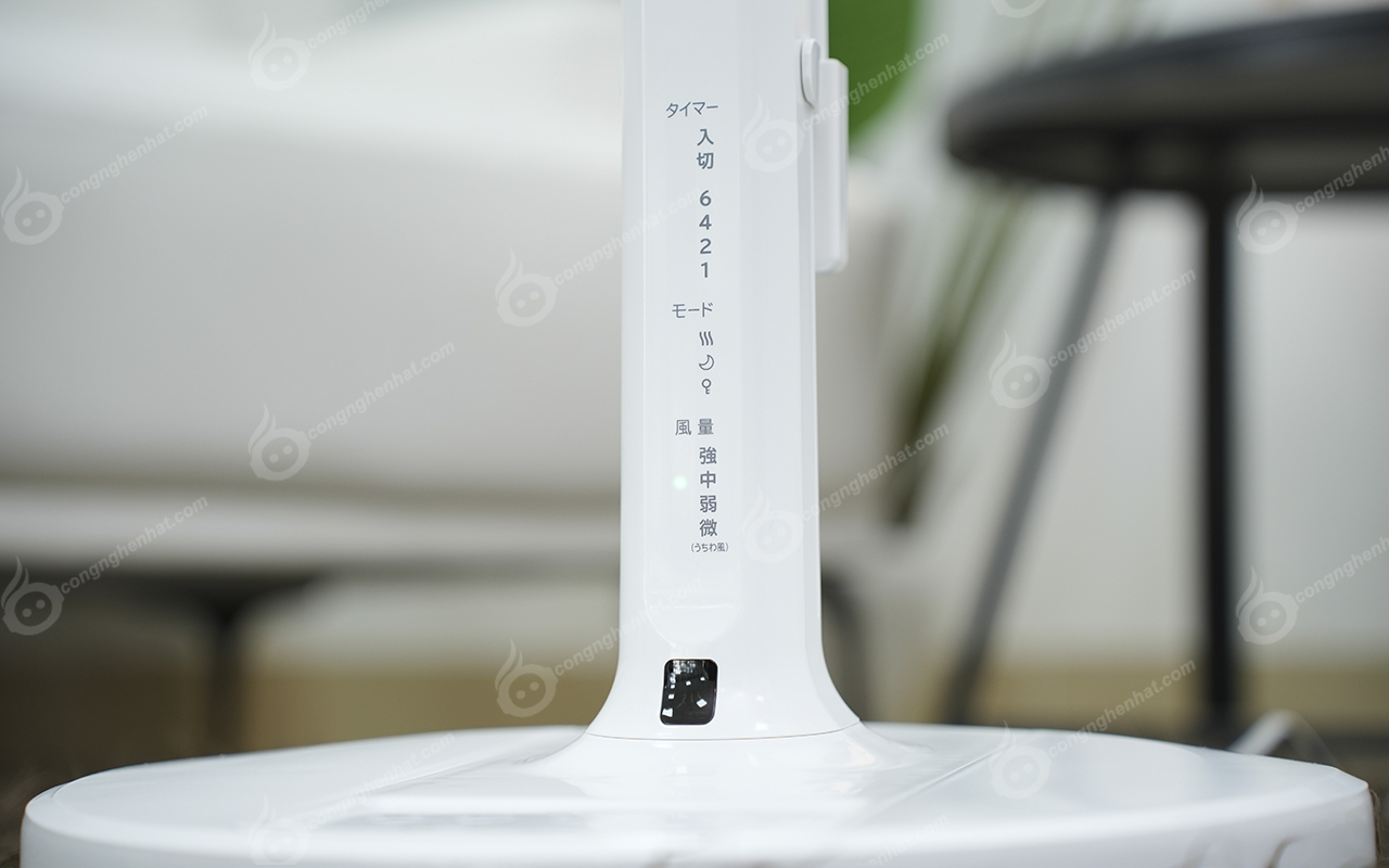 Quạt điện Hitachi HEF-AL300H 8 cánh 4 tốc độ gió Quạt điện Hitachi HEF-AL300H