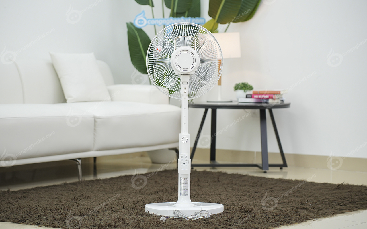 Quạt điện Hitachi HEF-AL300H 8 cánh 4 tốc độ gió Quạt điện Hitachi HEF-AL300H