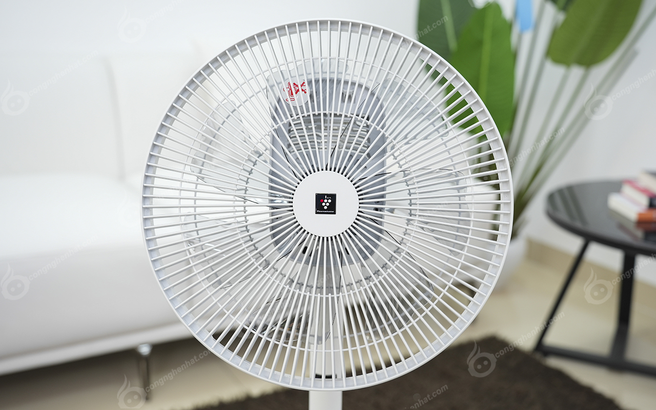 Quạt điện Sharp PJ-T3DS-W tạo ion Plasma Quạt điện Sharp PJ-T3DS-W
