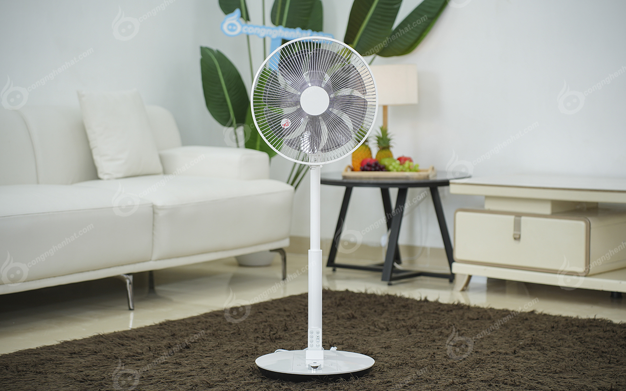 Quạt điện Toyotomi FS-DHT30R 8 cánh 10 tốc độ gió Quạt điện Toyotomi FS-DHT30R